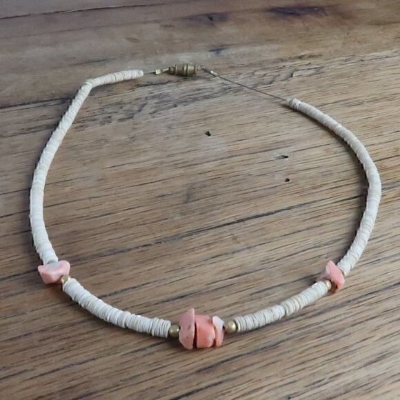 PAPERSHELL CHOKER NECKLACE WITH PINK CORAL VINTAGE - Picture 1 of 4